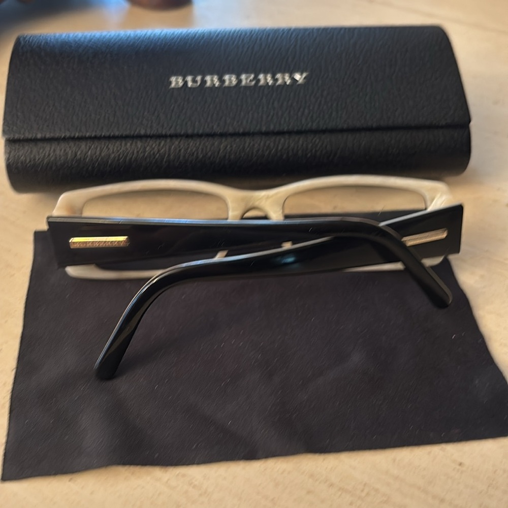 Burberry Black and Tan Eyewear with Case - Picture 6 of 7
